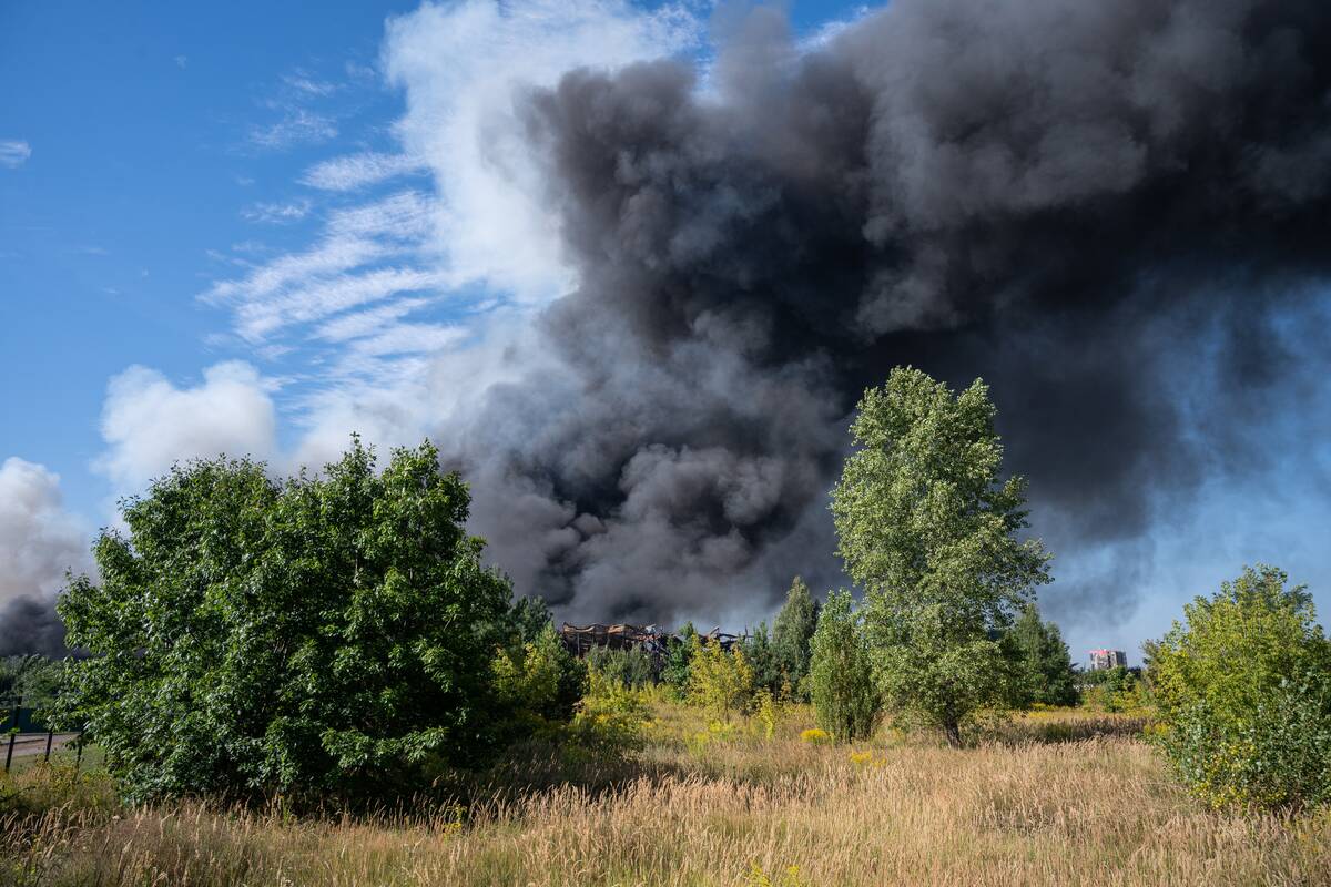 
<span>Rusijos smūgis Ukrainos šaudmenų sandėliui: išaugo aukų skaičius</span>
