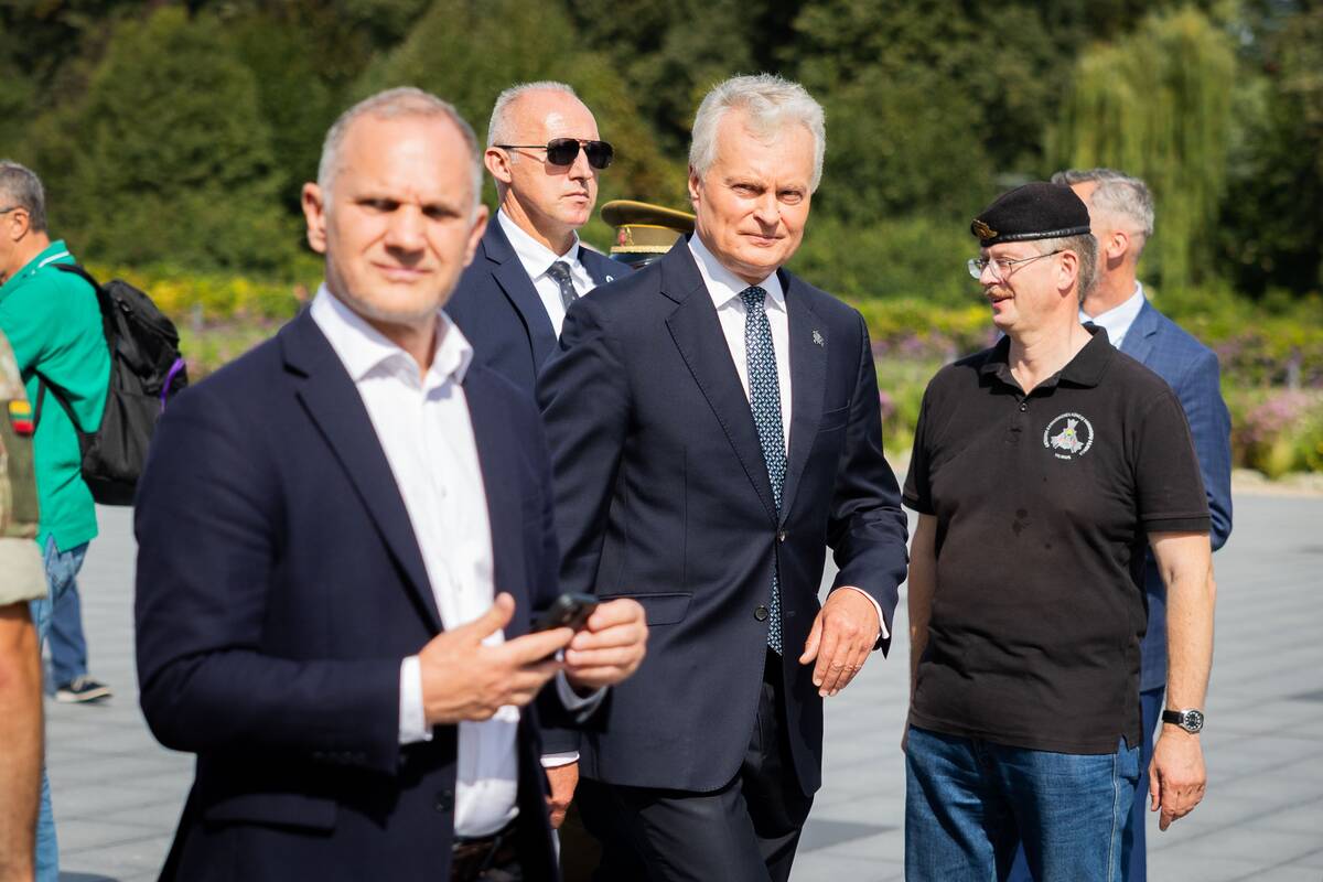 Karinė eisena Gedimino prospektu