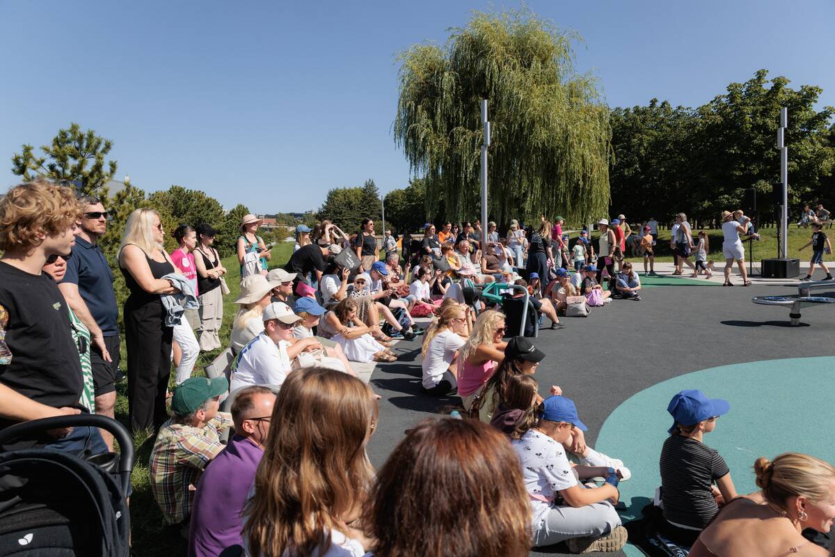 Šiuolaikinio gatvės cirko pasirodymas „PLAY(ces)“