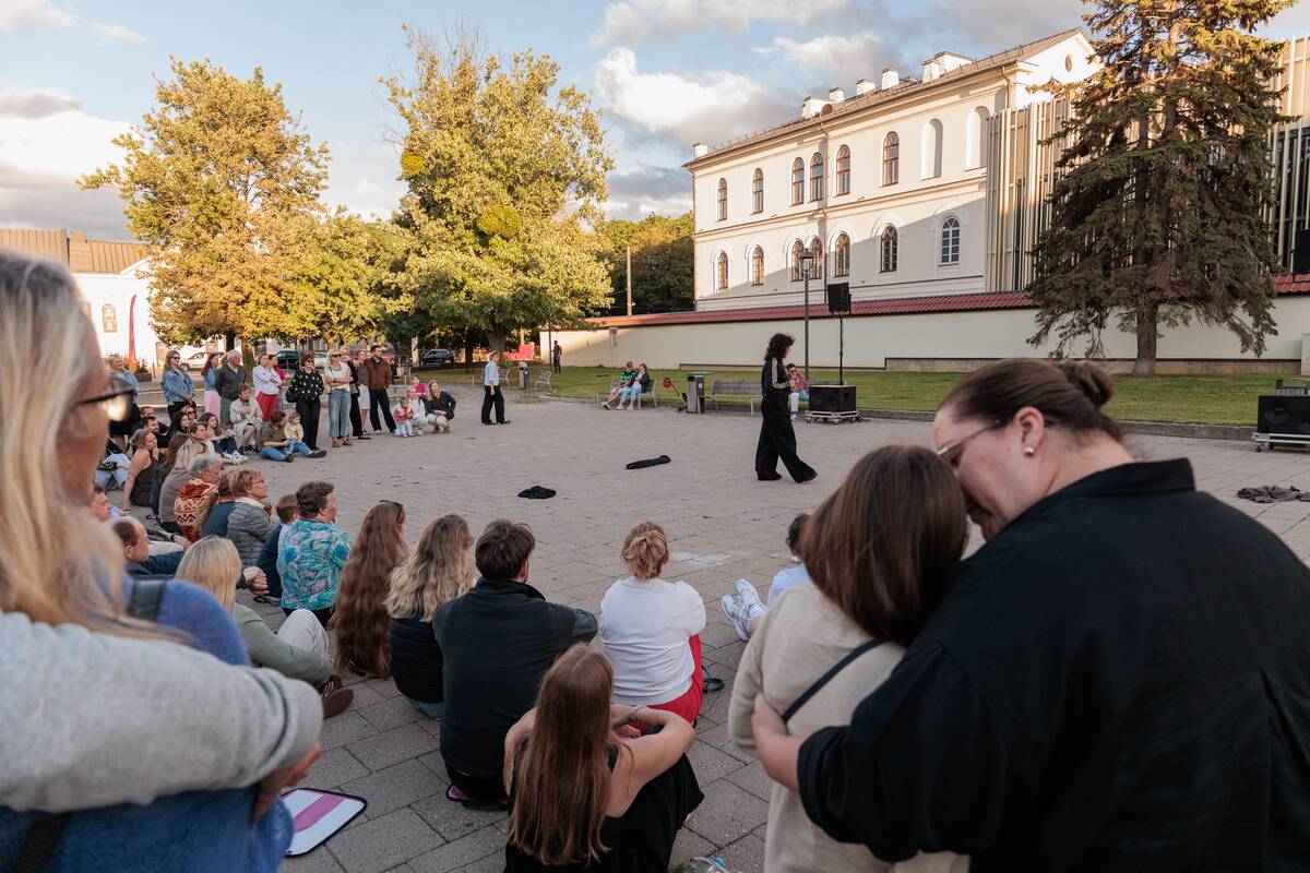 Agnieszka Brzezińska pasirodymas „Who cares"