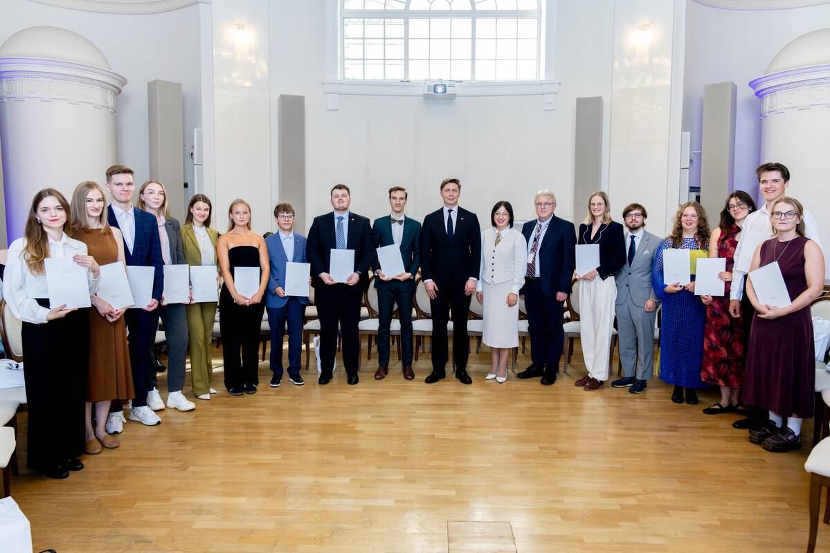 
<span>Studentai išlydėti į geriausius pasaulio universitetus: po studijų grįš dirbti tėvynei</span>

