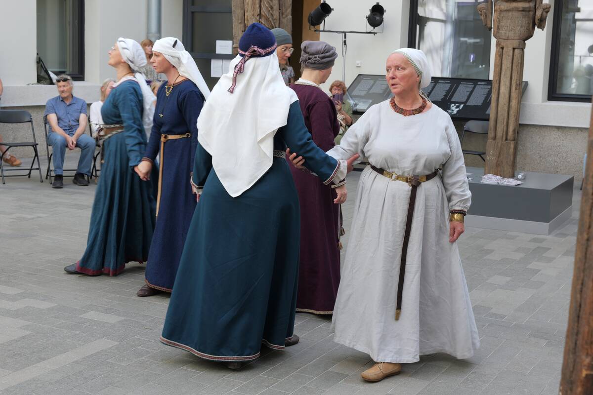 "Suburtynėje" visą parą skambėjo sutartinės