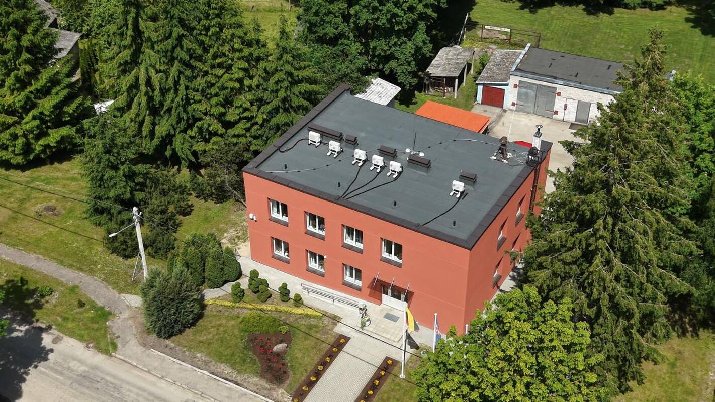 Pagražėjo: taip atrodo atnaujintas Čekiškės seniūnijos pastatas.