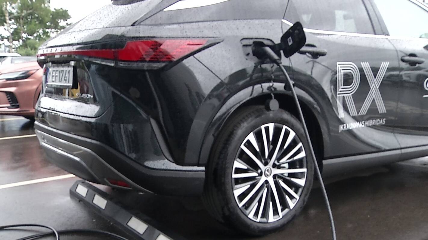 
<span>Valdžia padės nusipirkti elektromobilį, tačiau yra vienas „bet“ </span>
