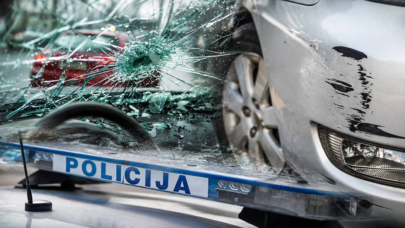 
<span>Savaitgalio išpuolis prieš Kauno autoservisą: ką atskleidė vaizdo kameros </span>

