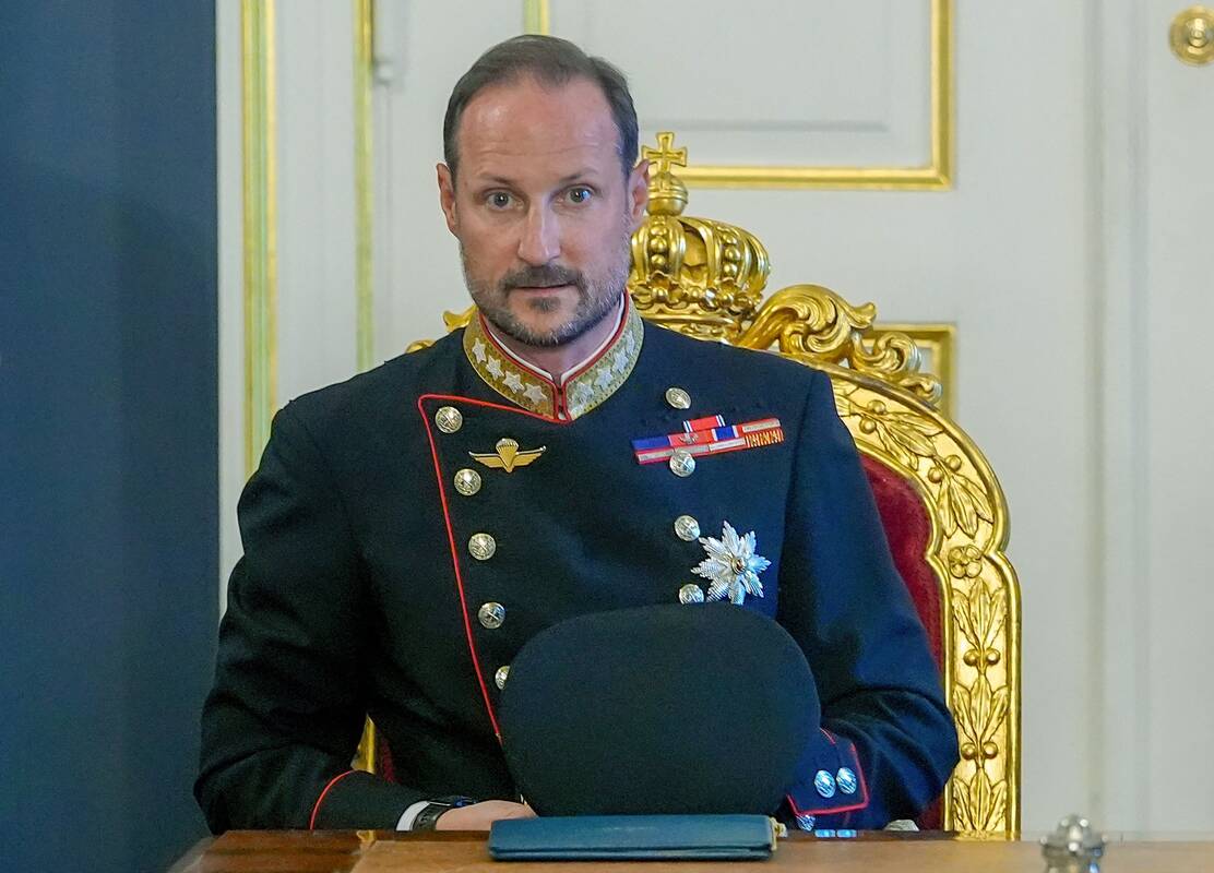 
<span>Naujasis Norvegijos karalius Haakonas VIII šeštadienį sakys kalbą velionio tėvo atminimui pagerbti</span>
