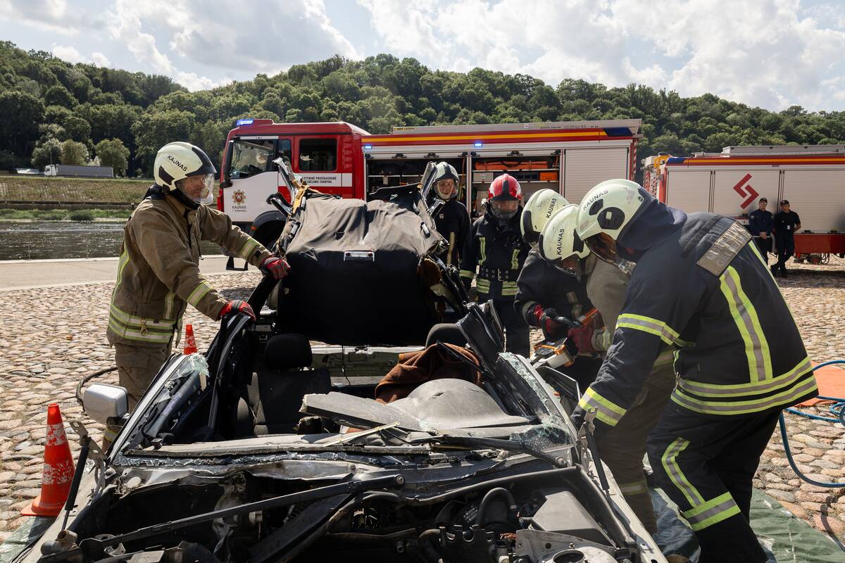 Kauno „Žalgirio“ komandą supažindino su gelbėtojų darbu
