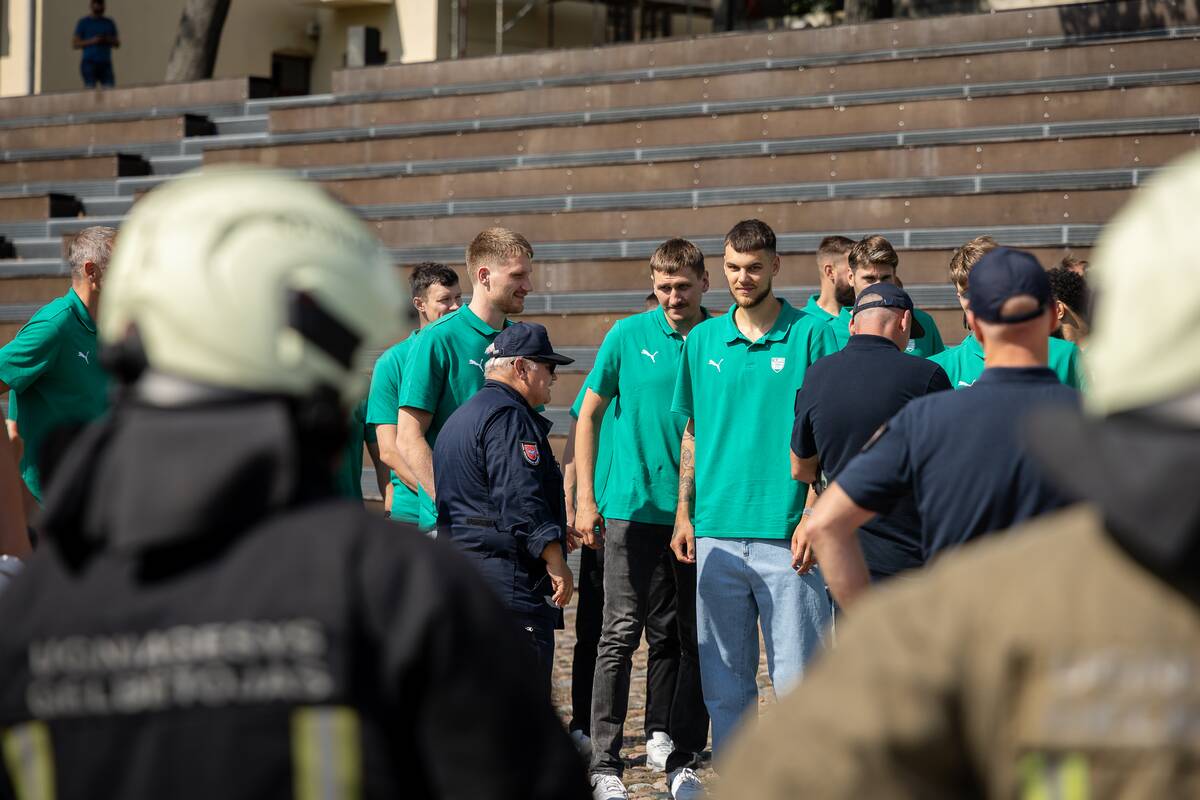 Kauno „Žalgirio“ komandą supažindino su gelbėtojų darbu