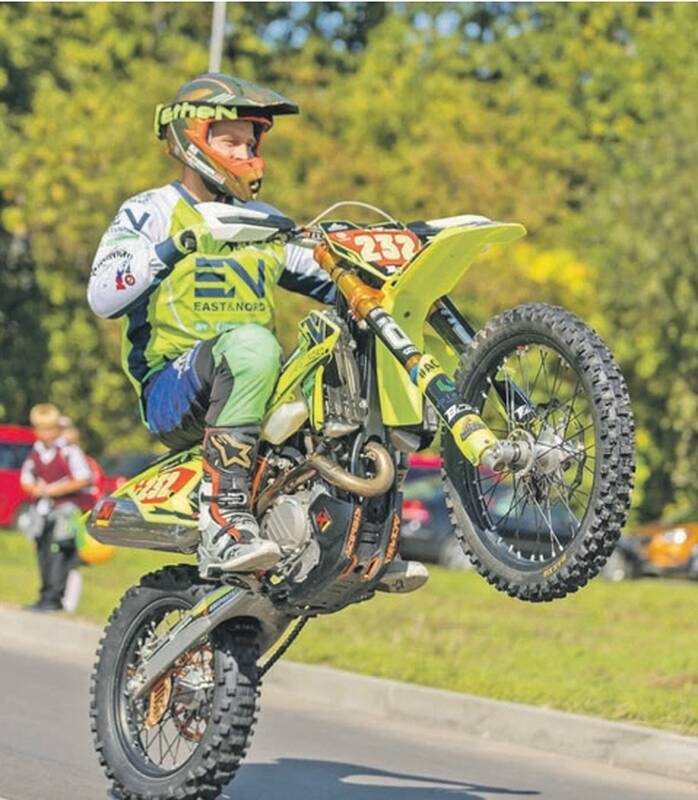 Indėlis: atnaujintos gatvės kokybę išbandė baikeriai, o A. Gelažninkas demonstravo triukus motociklu.
