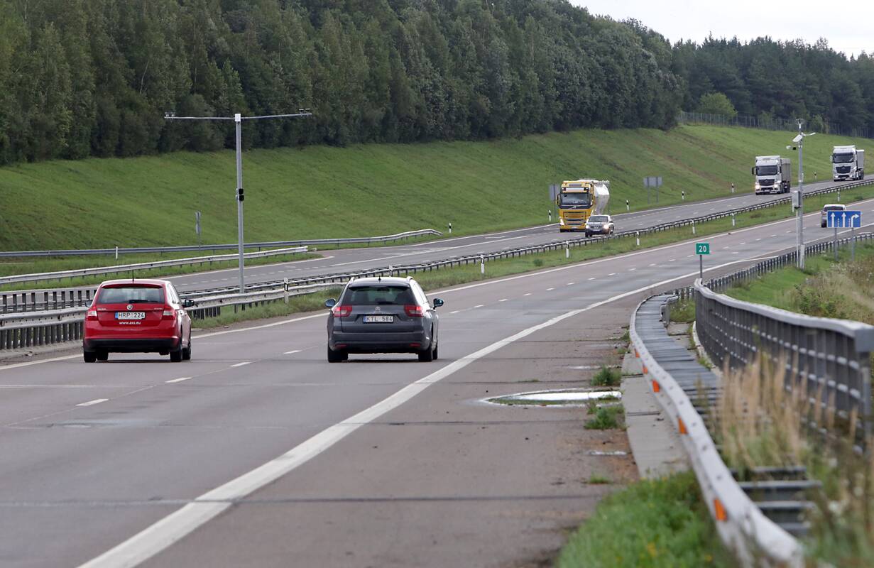 Pagaliau: važiuojantieji magistrale per Minijos tiltą dešimtmečiais kentė automobilio važiuoklės daužymąsi – kelininkai nusprendė remontuoti ruožą Vilniaus kryptimi.