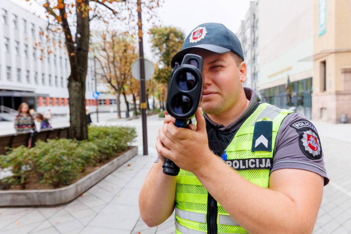 Nestabdo: dėl didesnės radarų paklaidos Belgijoje, Čekijoje, Latvijoje ir Lietuvoje galioja nerašyta taisyklė važiuoti greičiau, nei numato ribojimai.