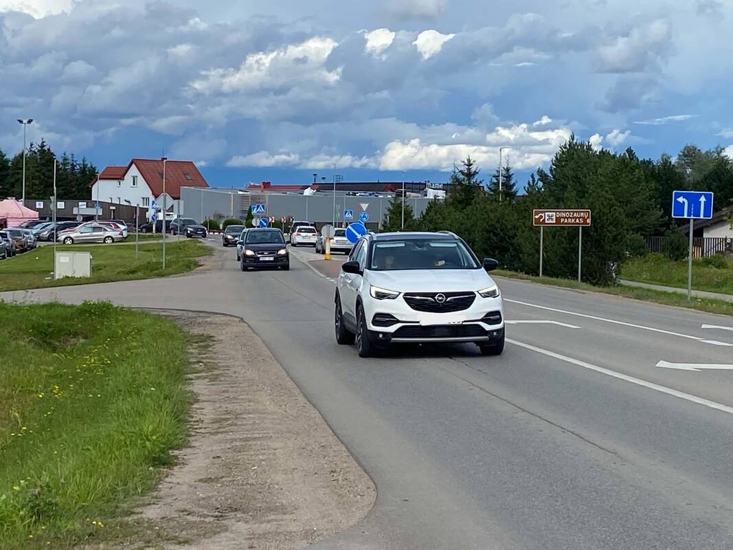 Pranešimas: apsipirkimas Slengiuose esančiame prekybos centre gyventojai apkarto dėl apmaudžios klaidos – teko aiškintis dėl mašinos stovėjimo laiko.