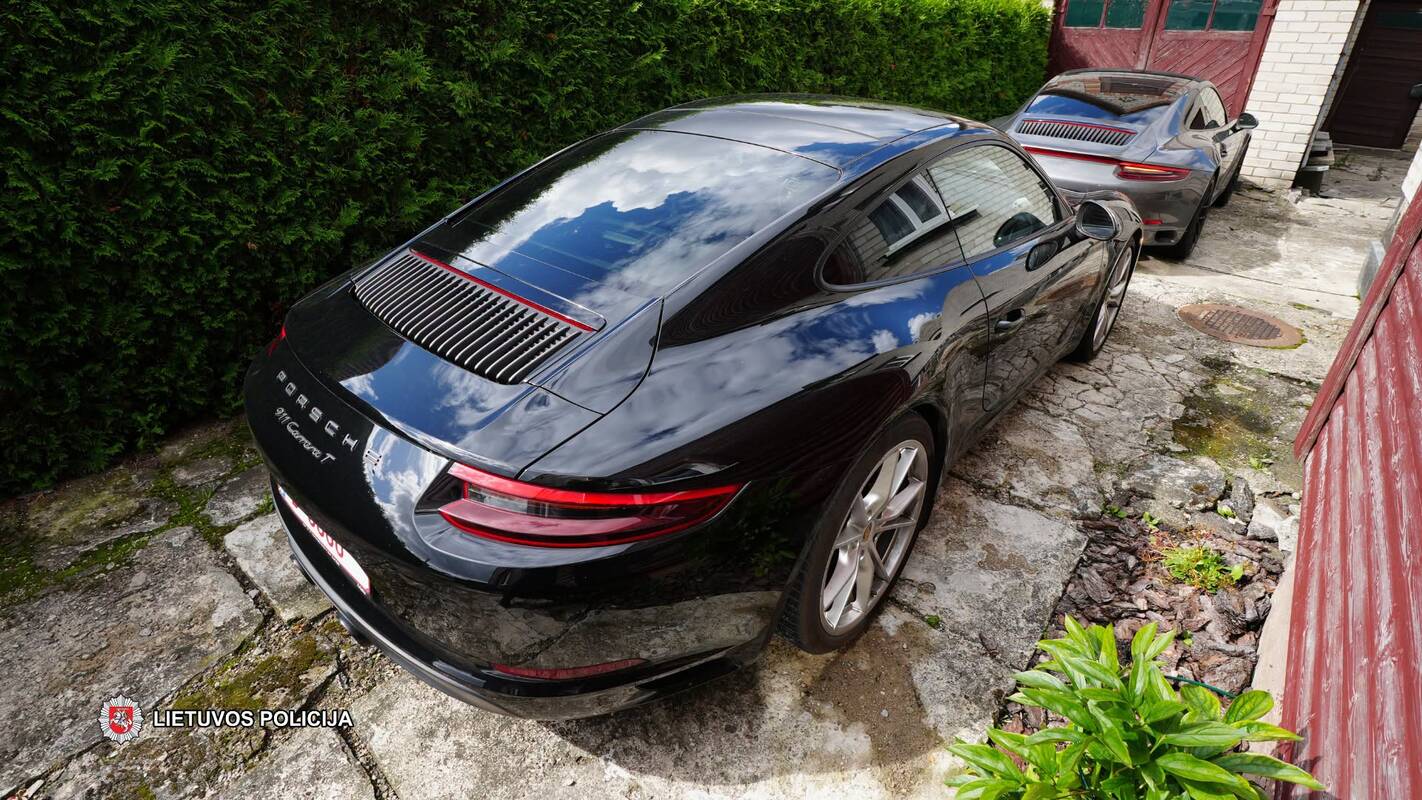 
<span>Sodyboje Kalvarijoje policininkai rado du Belgijoje pavogtus „Porsche“ automobilius</span>
