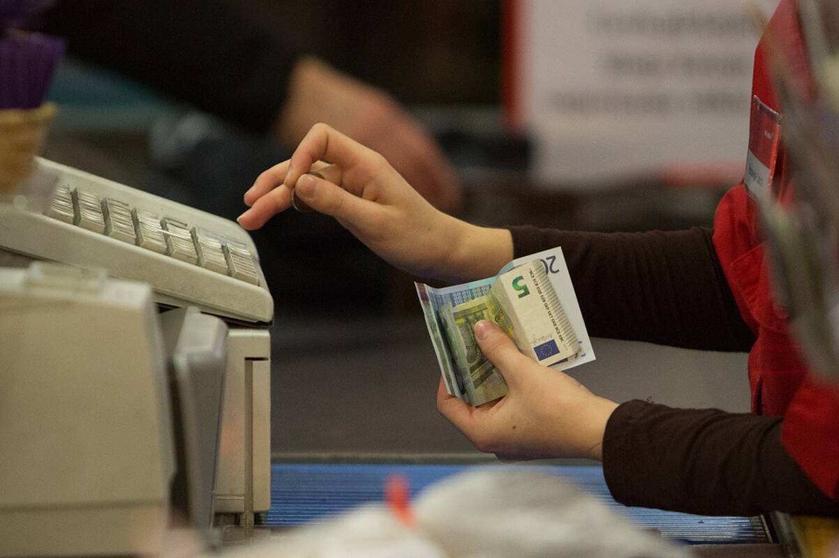 
<span>VRK: referendumui dėl teisės atsiskaityti grynaisiais nesurinktas reikiamas skaičius parašų</span>

