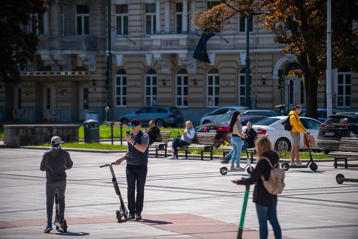 
<span>Taminskas žada griežtinti elektrinių paspirtukų naudojimo tvarką: kas keistųsi?</span>
