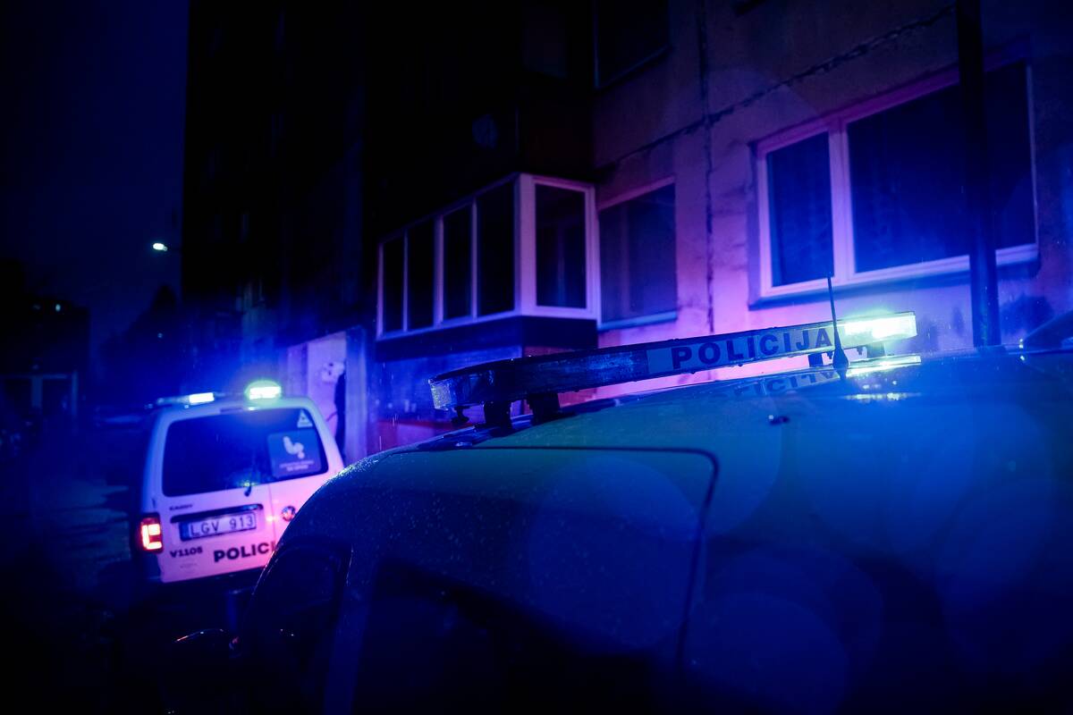 
<span>Neblaivi moteris Pilaitėje griebėsi peilio: vyrui prireikė medikų pagalbos</span>
