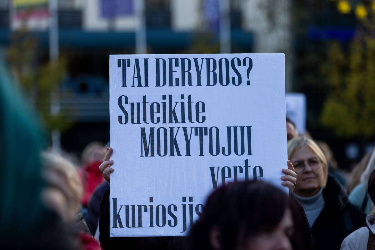 
<span>Teigia, kad derybos įstrigo: mokytojai gali imtis kraštutinių priemonių</span>
