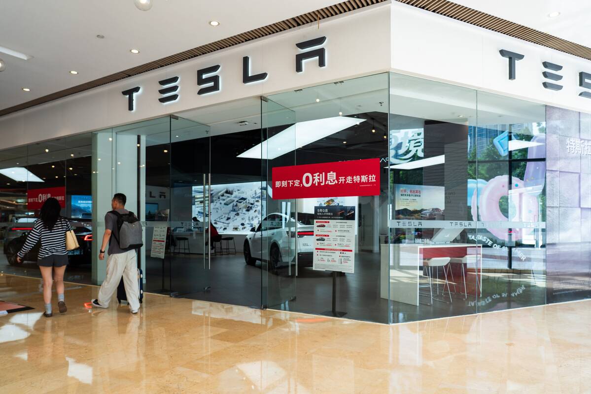 
<span>Kinijoje atšaukiami milijonai „Tesla“ automobilių</span>
