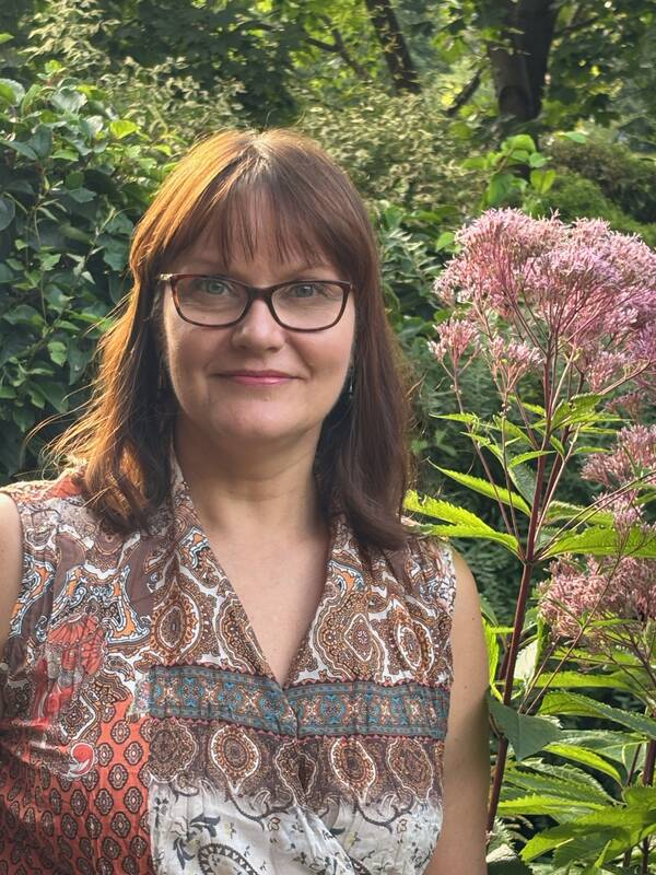 Svarbu: G. Navickaitės Petrauskienės kūrybos esmė – būti dėmesingai tam, kas yra aplink. Ji lipdo tai, ką mato, piešia tai, kas džiugina, o paskui savo kūrinius paleidžia į kitų žmonių gyvenimus.