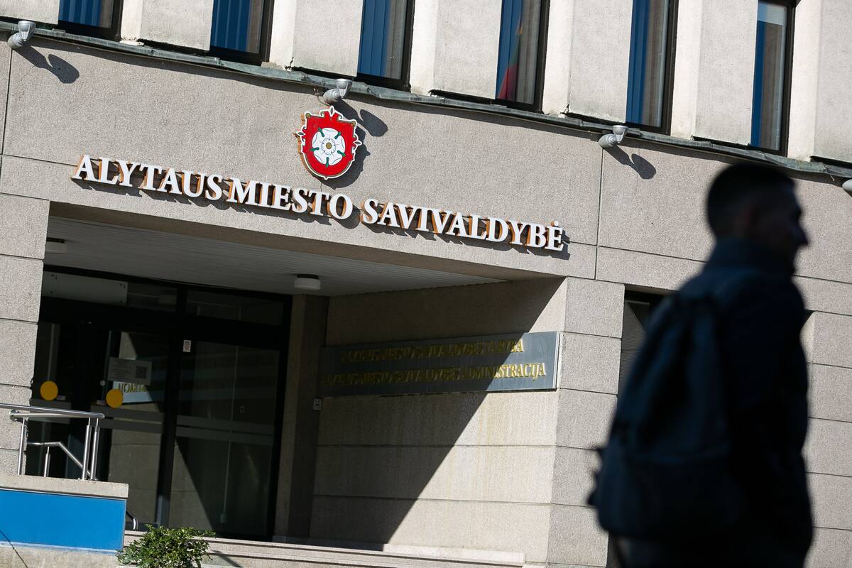 
<span>Žiniasklaida: Alytaus mero patarėjui – šimtatūkstantinės dovanos iš pensinio amžiaus tėvų</span>
