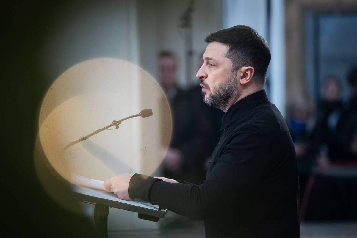 
<span>Volodymyras Zelenskis: esame sukrėsti</span>
