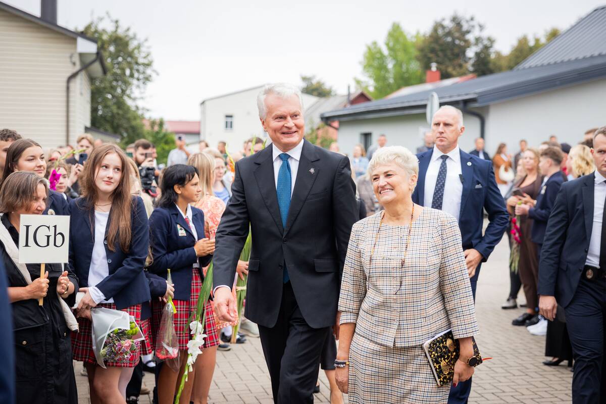 Maišiagalos LDK Algirdo gimnazijos Rugsėjo 1-oji su prezidentu