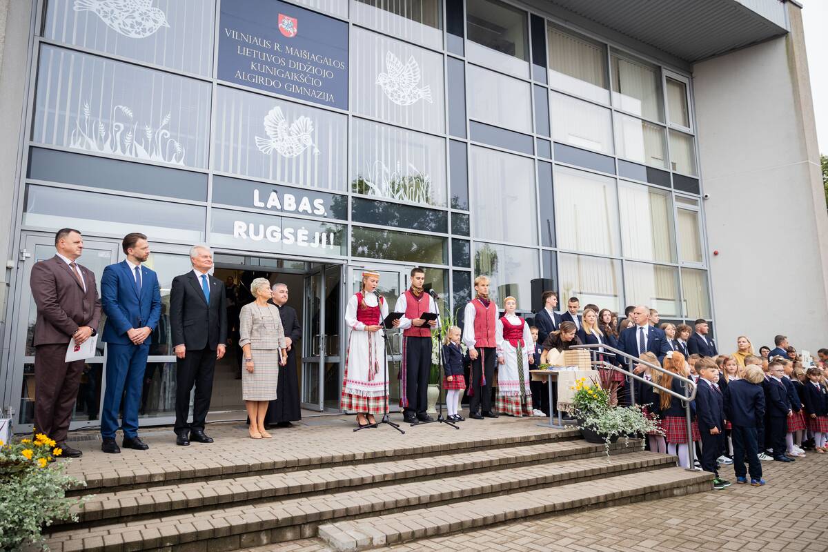 Maišiagalos LDK Algirdo gimnazijos Rugsėjo 1-oji su prezidentu