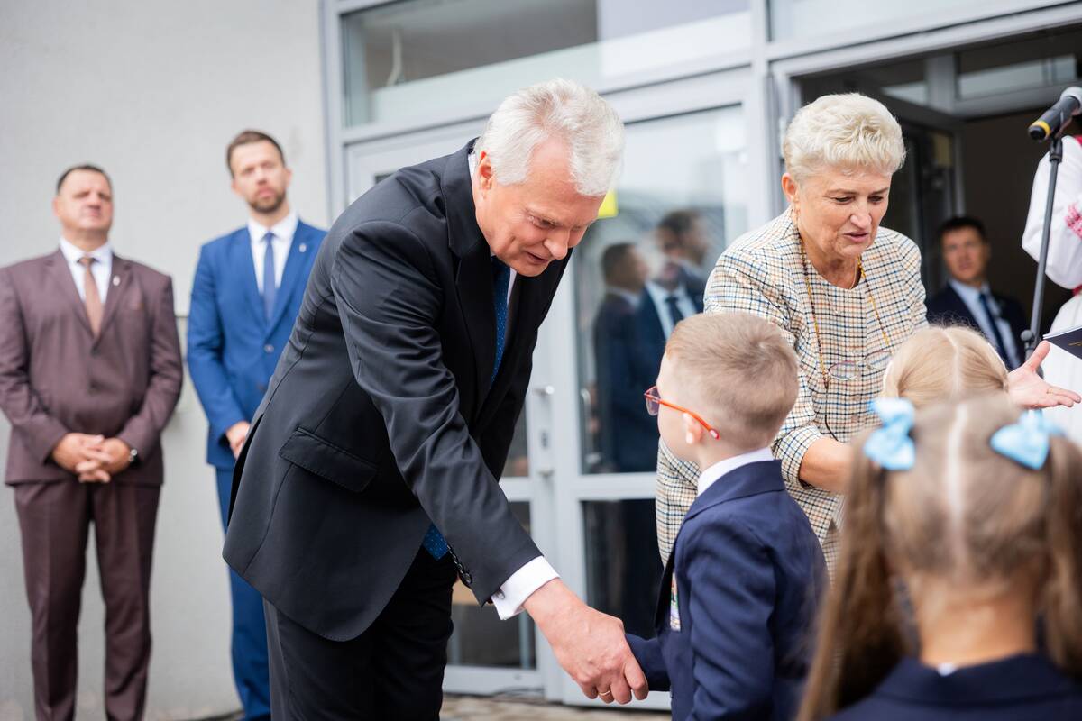 Maišiagalos LDK Algirdo gimnazijos Rugsėjo 1-oji su prezidentu
