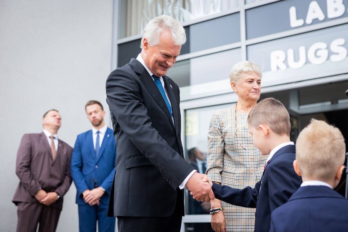 Maišiagalos LDK Algirdo gimnazijos Rugsėjo 1-oji su prezidentu