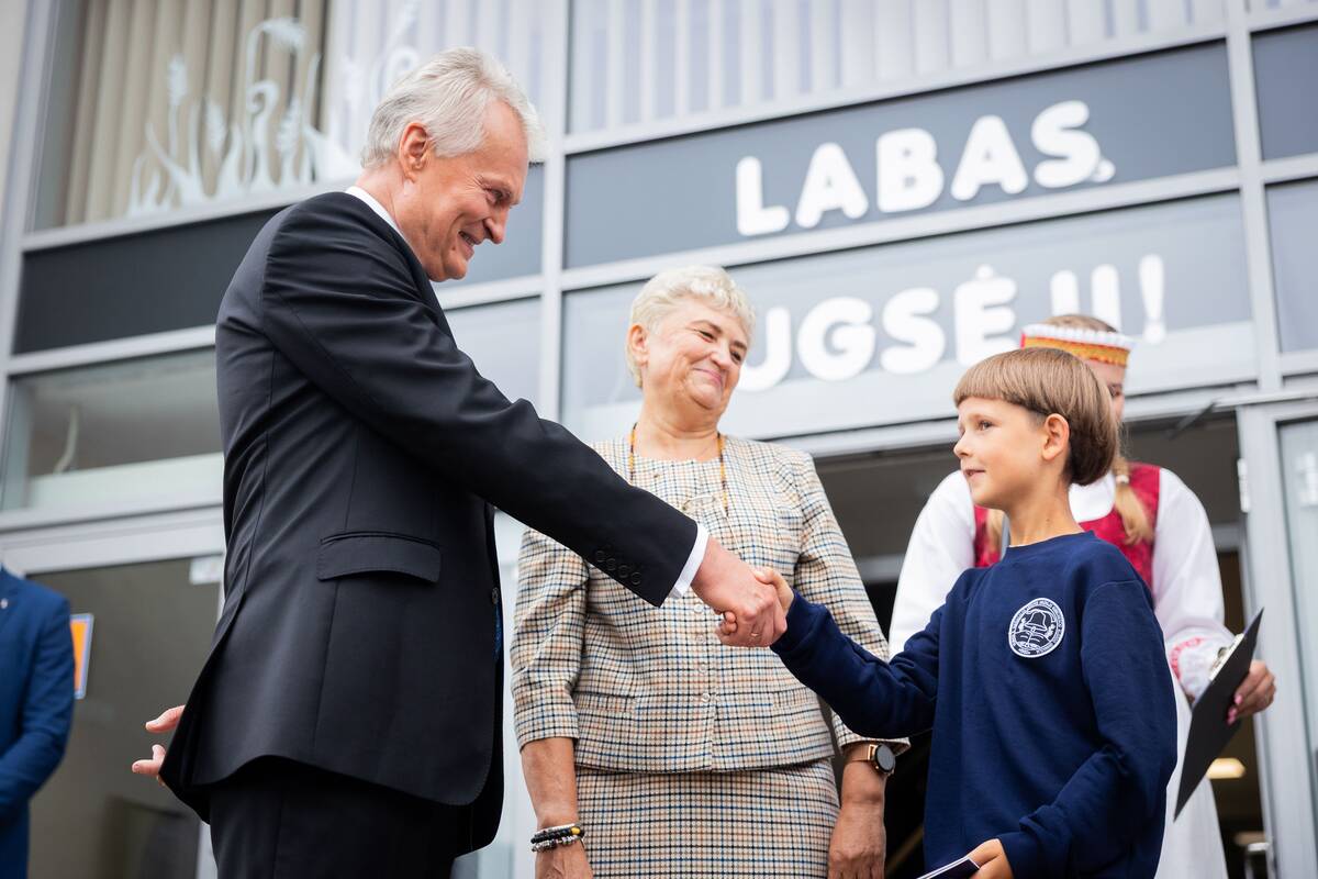 Maišiagalos LDK Algirdo gimnazijos Rugsėjo 1-oji su prezidentu