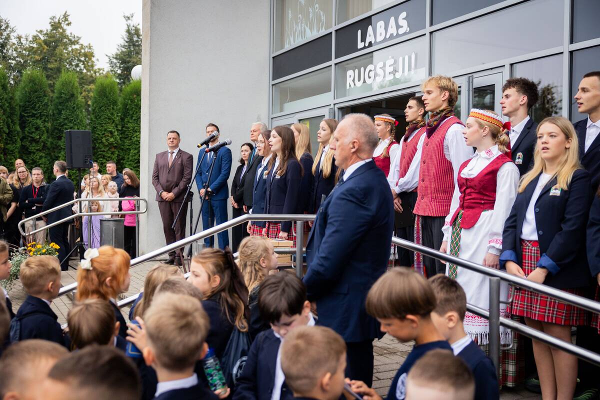 Maišiagalos LDK Algirdo gimnazijos Rugsėjo 1-oji su prezidentu