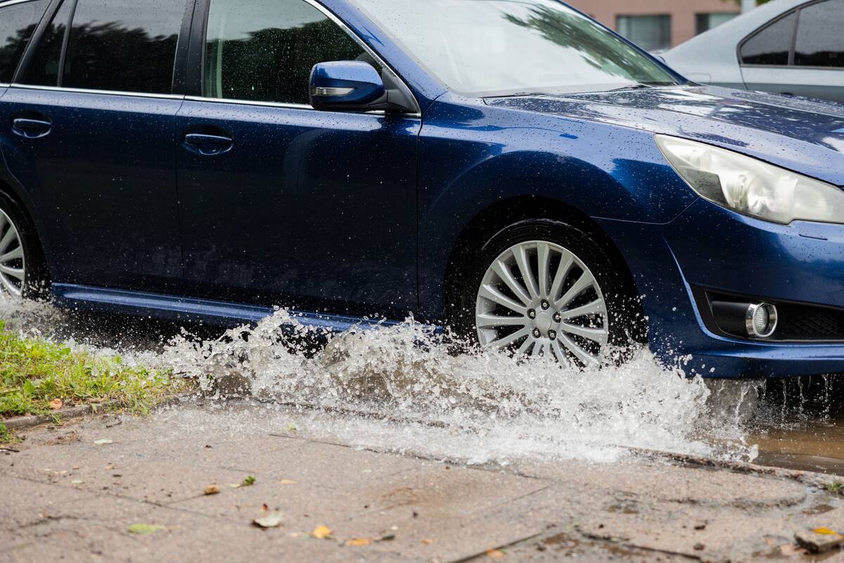 Vilniuje apsemta gatvė šalia Gabijos gimnazijos