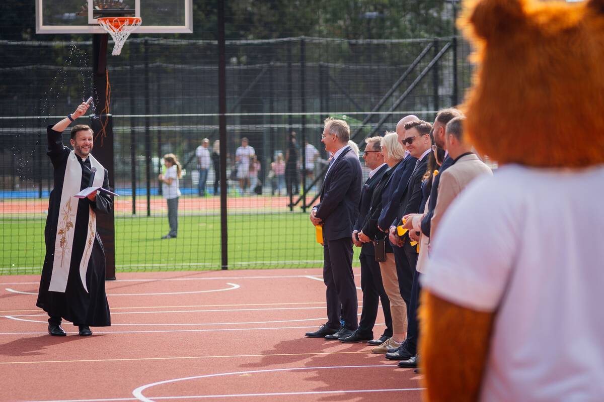 Atidarytas atnaujintas Lietuvos aklųjų ir silpnaregių sporto aikštynas