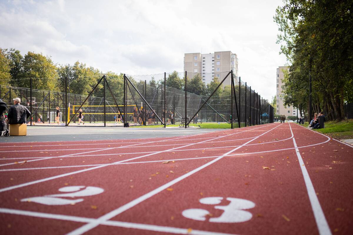 Atidarytas atnaujintas Lietuvos aklųjų ir silpnaregių sporto aikštynas