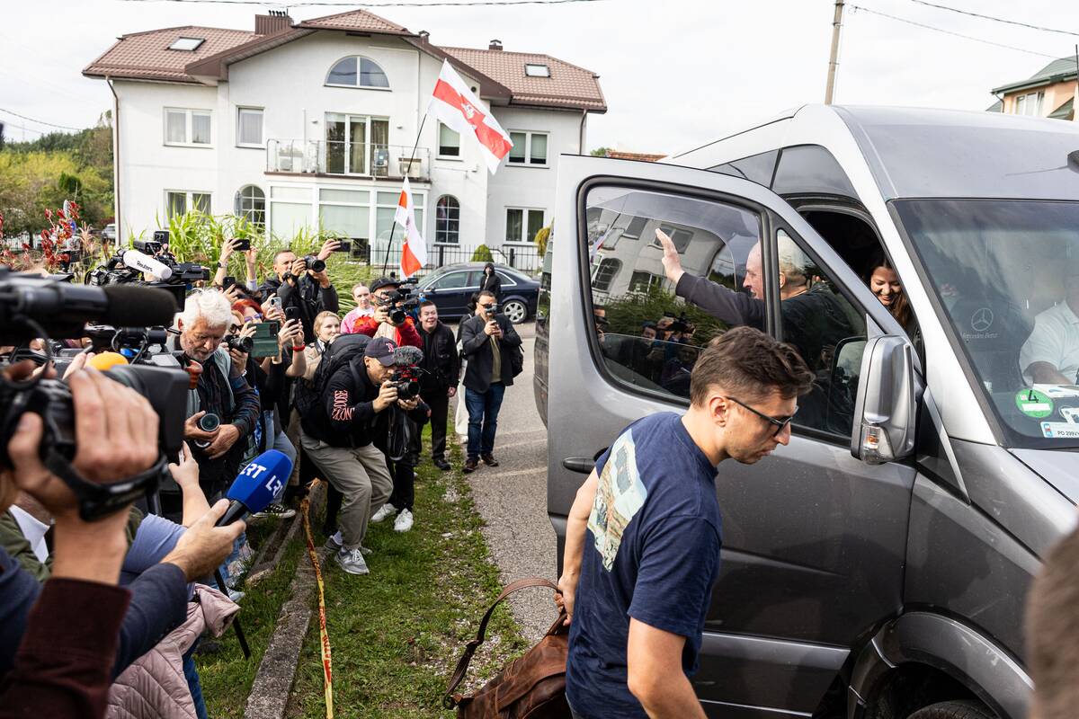 Į Lietuvą atvyko išlaisvinti Baltarusijos politiniai kaliniai