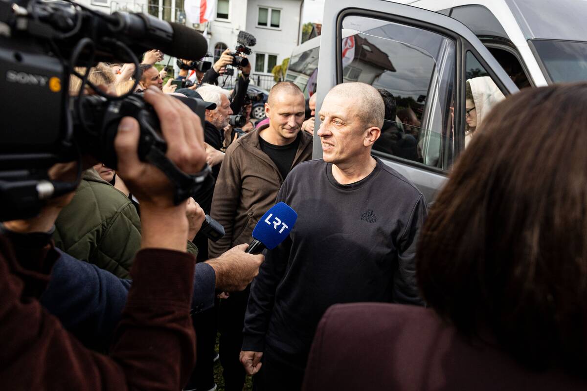 Į Lietuvą atvyko išlaisvinti Baltarusijos politiniai kaliniai