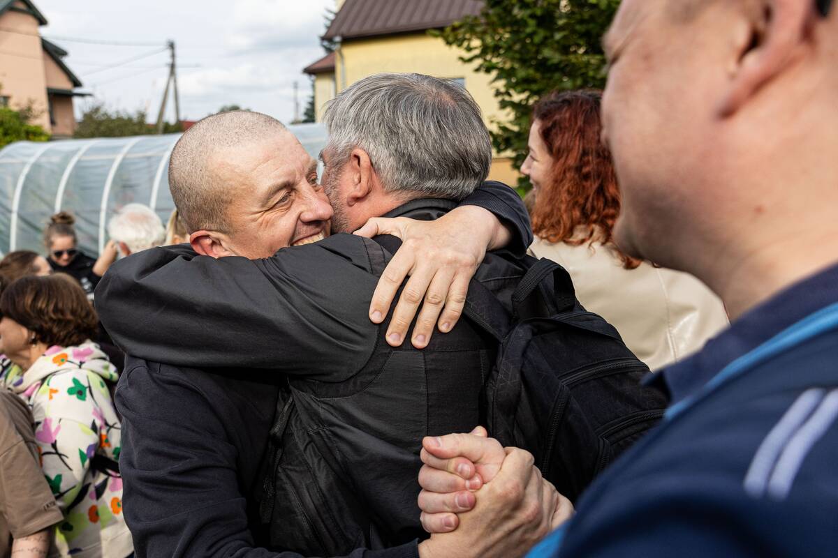 Į Lietuvą atvyko išlaisvinti Baltarusijos politiniai kaliniai