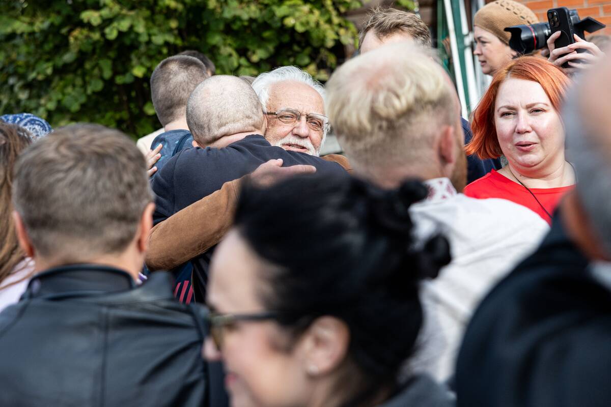 Į Lietuvą atvyko išlaisvinti Baltarusijos politiniai kaliniai