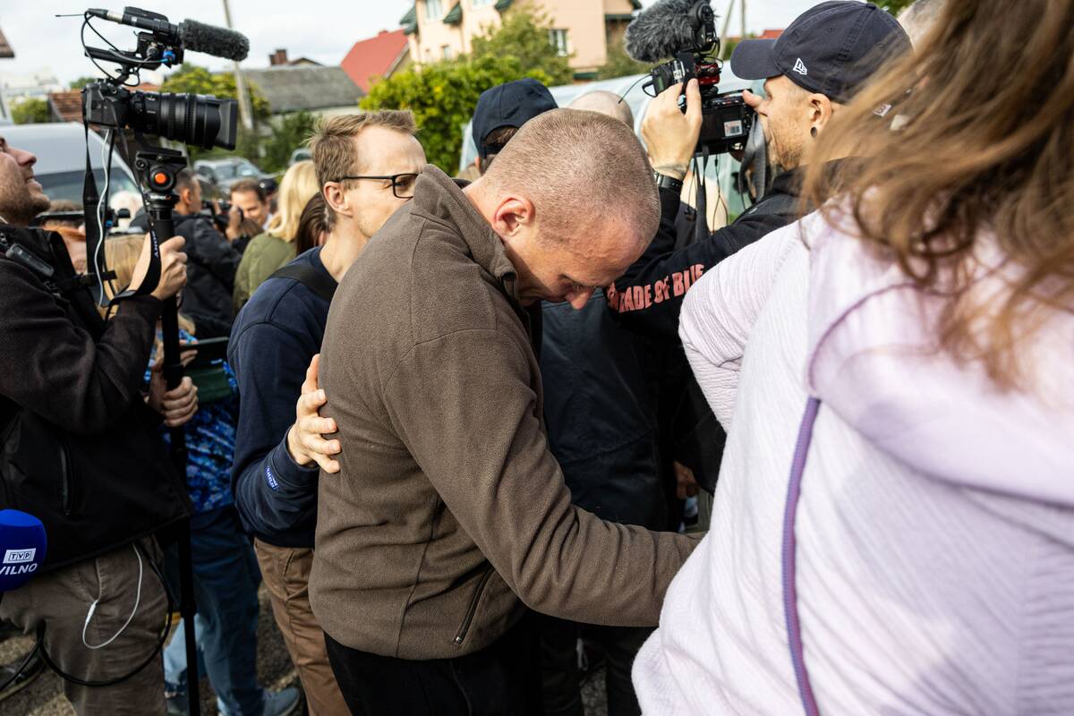 Į Lietuvą atvyko išlaisvinti Baltarusijos politiniai kaliniai