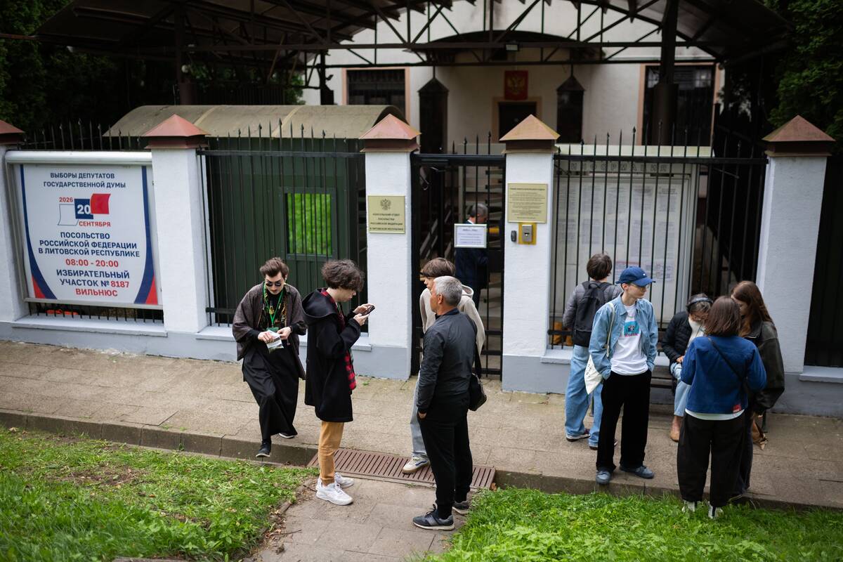 Prie Rusijos ambasados Vilniuje susirinko norintys balsuoti Dūmos rinkimuose