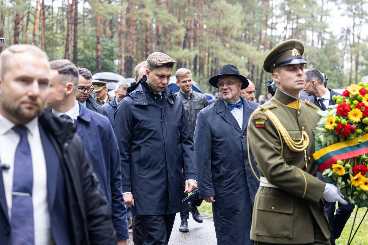Lietuvos žydų genocido aukų pagerbimo ceremonijoja Panerių memoriale