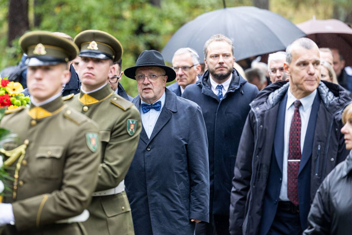 Lietuvos žydų genocido aukų pagerbimo ceremonijoja Panerių memoriale