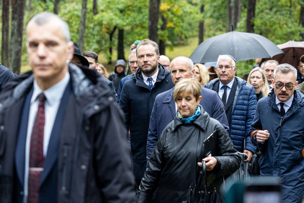 Lietuvos žydų genocido aukų pagerbimo ceremonijoja Panerių memoriale