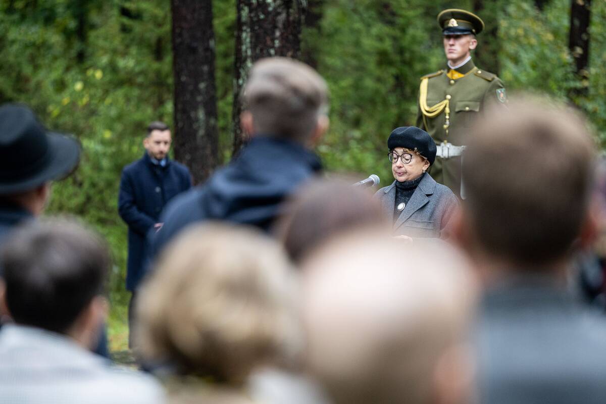 Lietuvos žydų genocido aukų pagerbimo ceremonijoja Panerių memoriale