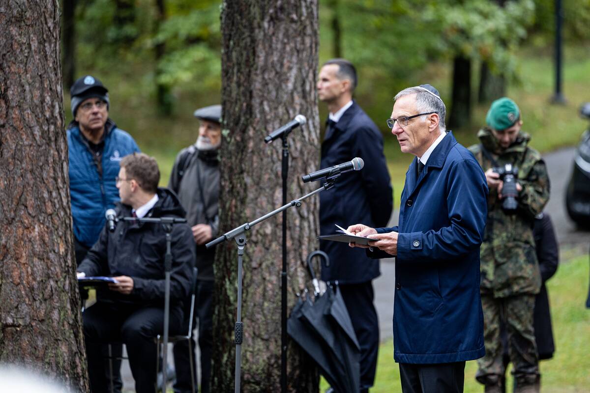 Lietuvos žydų genocido aukų pagerbimo ceremonijoja Panerių memoriale