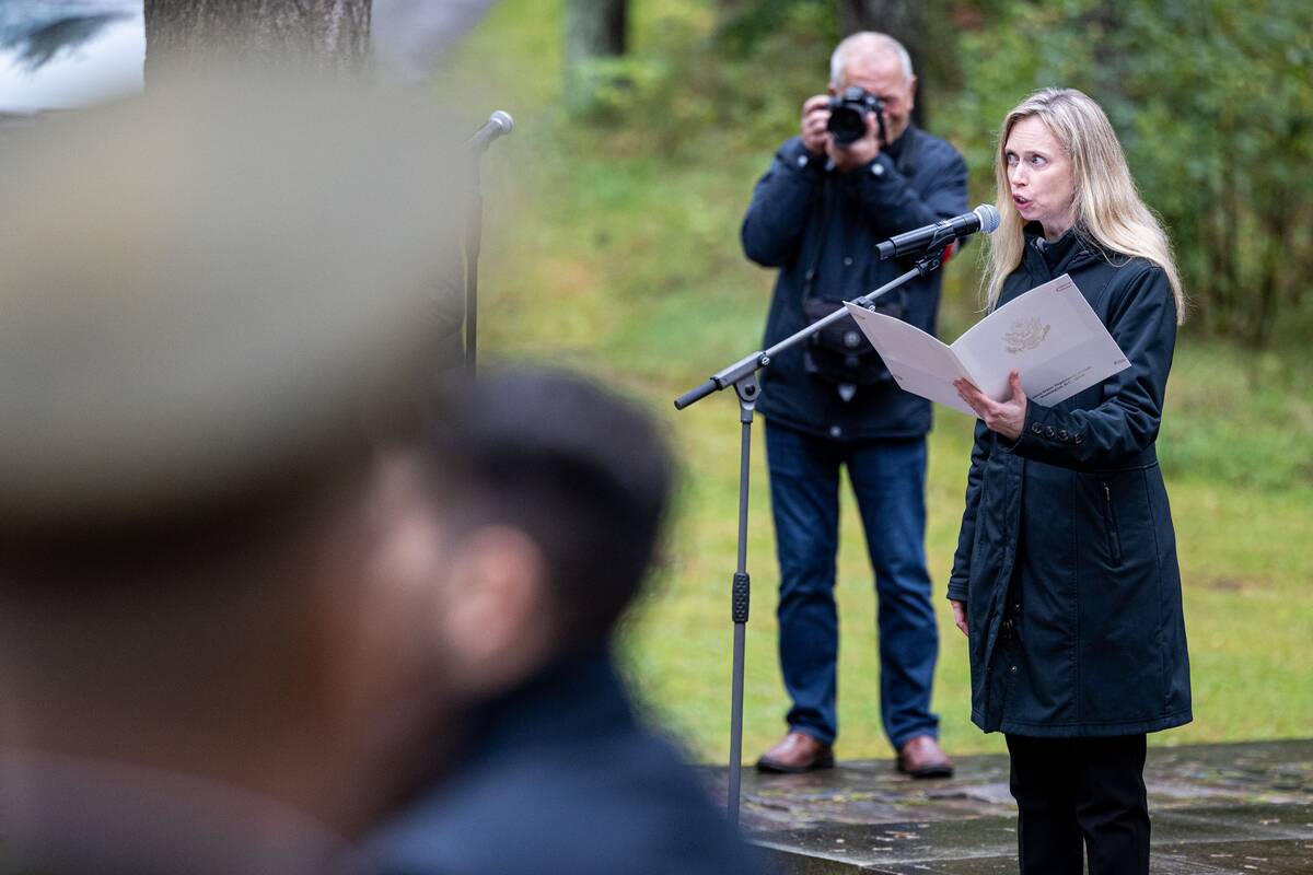 Lietuvos žydų genocido aukų pagerbimo ceremonijoja Panerių memoriale