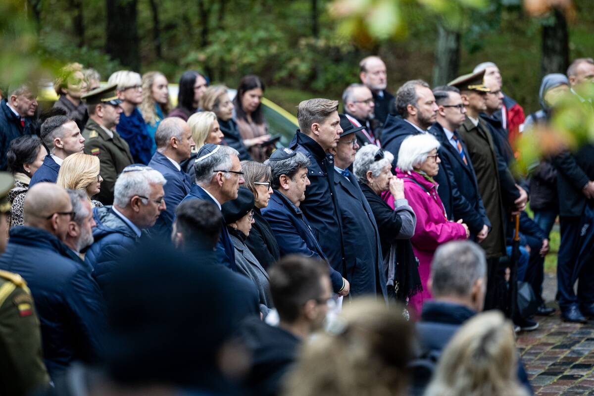 Lietuvos žydų genocido aukų pagerbimo ceremonijoja Panerių memoriale