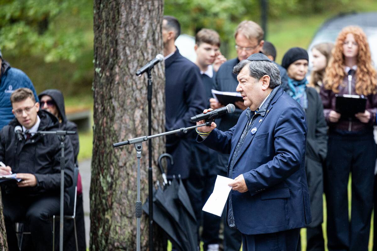Lietuvos žydų genocido aukų pagerbimo ceremonijoja Panerių memoriale