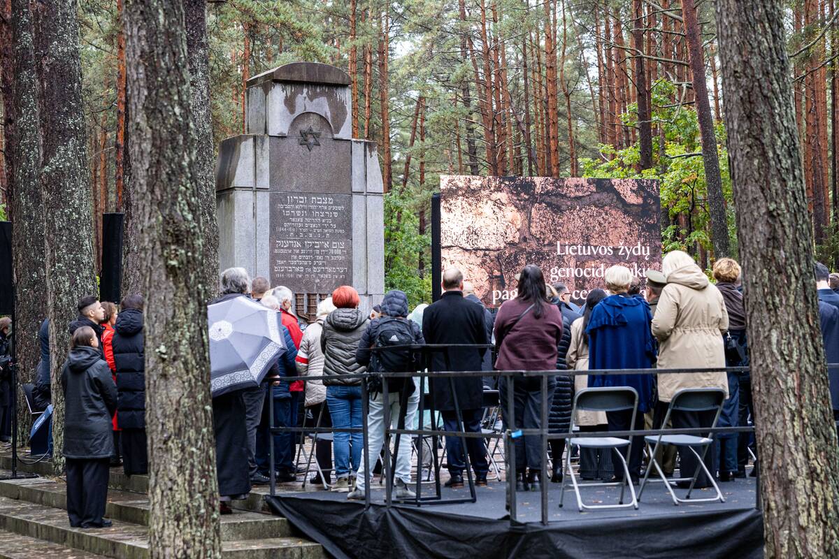 Lietuvos žydų genocido aukų pagerbimo ceremonijoja Panerių memoriale