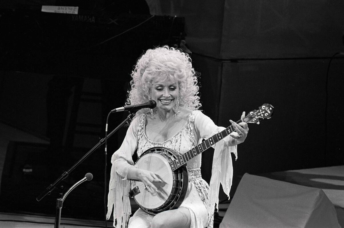  Dolly Parton